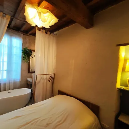 Bed & Breakfast At In Arles